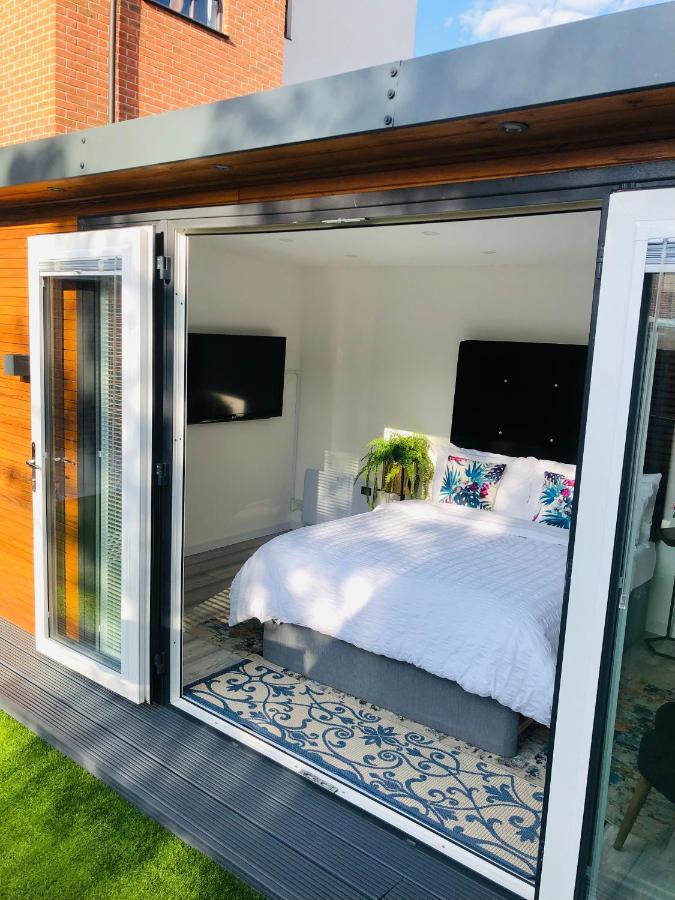 Meezee Pearl Double Bed Lodge With Free Parking Salford  Exterior foto