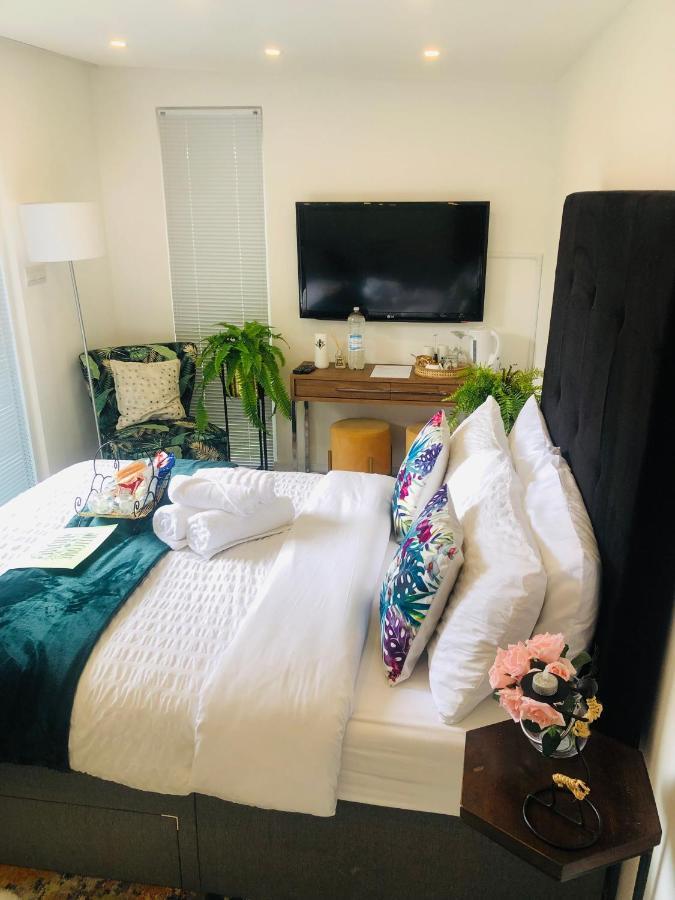 Meezee Pearl Double Bed Lodge With Free Parking Salford  Exterior foto